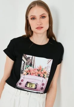 LELA Camiseta Estampada - Black , Mujer -LELA Tienda 0644331c83af4c78b961b6a309e608b4