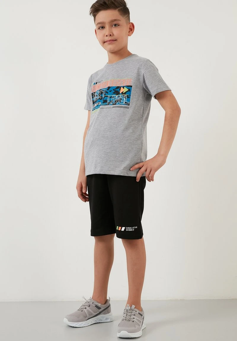 LELA REGULAR FIT SET - Shorts - Grey Melange, Niños 2 LELA REGULAR FIT SET - Shorts - Grey Melange, Niños - Imagen 2