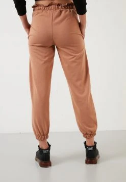 LELA Pantalones Deportivos - Biscuit Color , Mujer -LELA Tienda 09d8d1b12cd942ebaabefa7e83493b6b