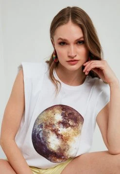 LELA Camiseta Estampada - White , Mujer 6 LELA Camiseta Estampada - White , Mujer -LELA Tienda 0ae3cb0559bc4112ae0296063de6e984