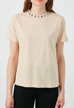 LELA Camiseta Estampada - Stone Colored , Mujer 7 LELA Camiseta Estampada - Stone Colored , Mujer -LELA Tienda 0e3b3e46f32047c6a855828292632840