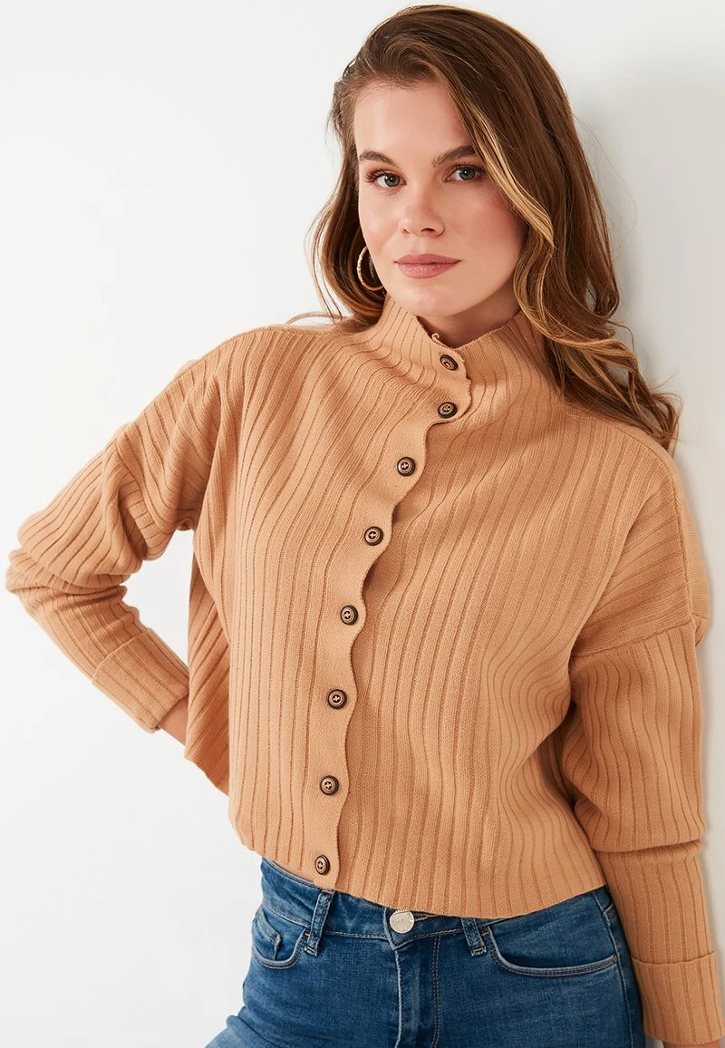 LELA HIGH COLLAR - Chaqueta De Punto - Camel , Mujer 4 LELA HIGH COLLAR - Chaqueta De Punto - Camel , Mujer - Imagen 4