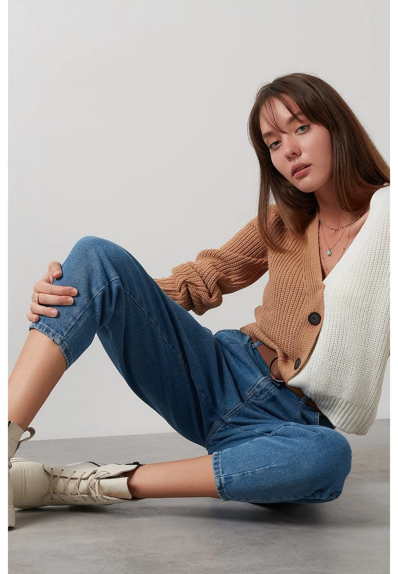 LELA Chaqueta De Punto - Camel Ecru , Mujer 4 LELA Chaqueta De Punto - Camel Ecru , Mujer - Imagen 4