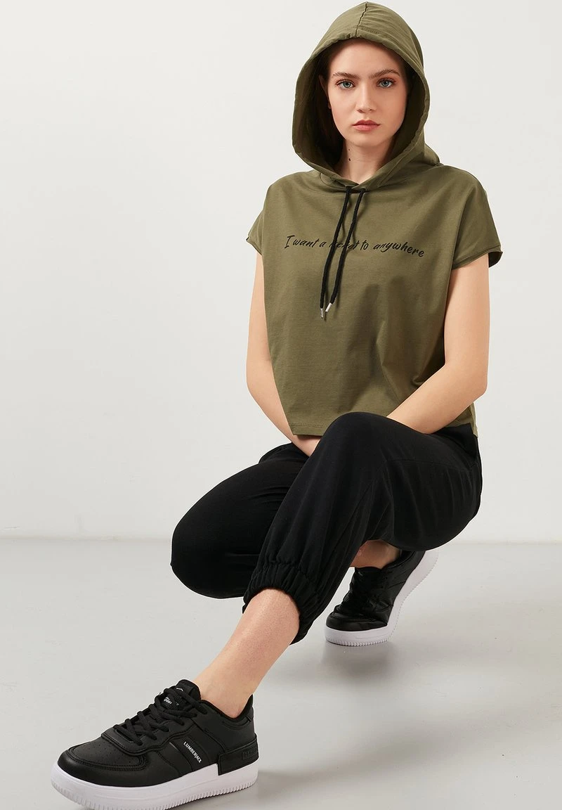 LELA Jersey Con Capucha - Khaki , Mujer 3 LELA Jersey Con Capucha - Khaki , Mujer - Imagen 3