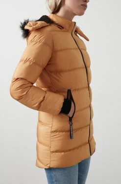 LELA Abrigo De Invierno - Mustard Color , Mujer -LELA Tienda 1f985d6901d9464b8baef8c3d84595ec