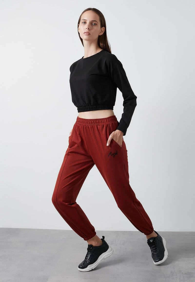 LELA Pantalones Deportivos - Brick Red , Mujer 1 LELA Pantalones Deportivos - Brick Red , Mujer