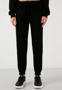 LELA Chándal - Black, Mujer 6 LELA Chándal - Black, Mujer -LELA Tienda 20d195154cb6476db66013de6510a589