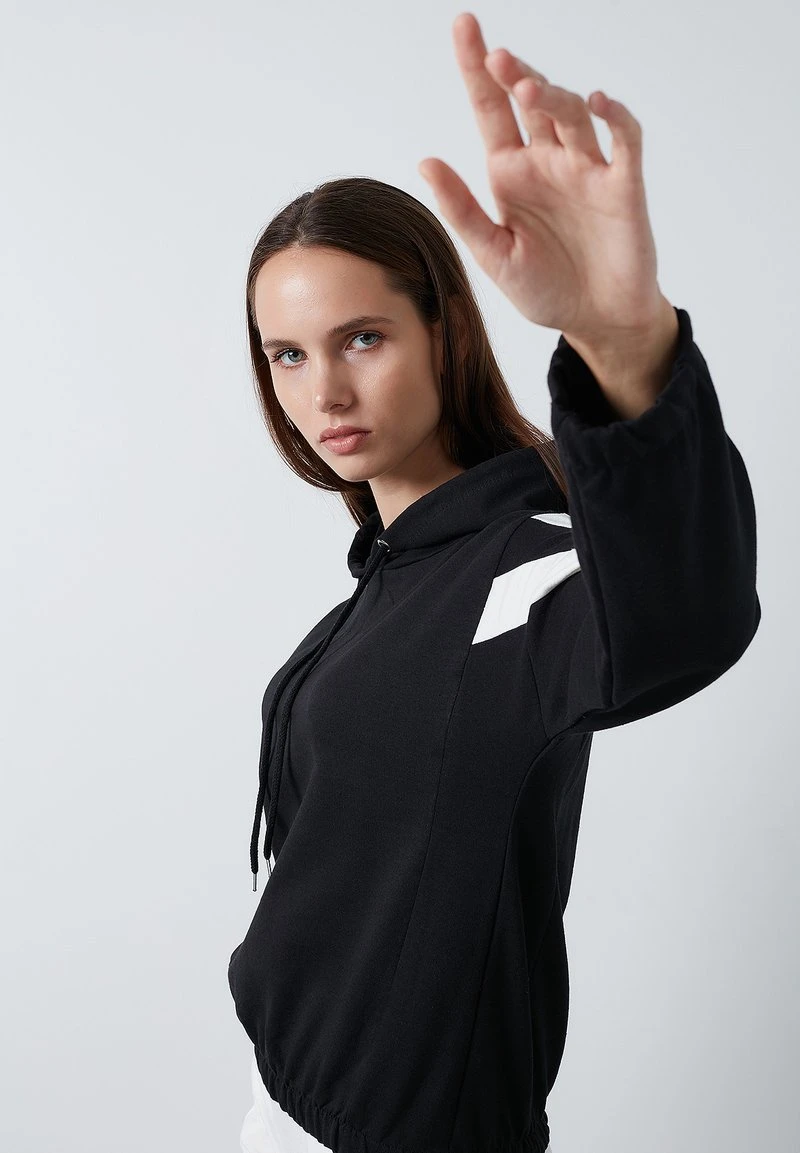 LELA Jersey Con Capucha - Black , Mujer 2 LELA Jersey Con Capucha - Black , Mujer - Imagen 2