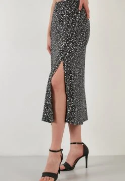 LELA - Falda Acampanada - Black , Mujer -LELA Tienda 2b131aeaa95d40ebb89873589a4b58b2