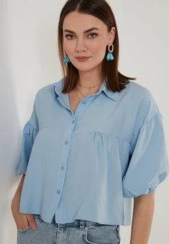 LELA LOOSE FIT - Camisa - Light Blue , Mujer -LELA Tienda 2c1545e5d43b46618b23323c5bb16ed1