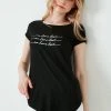 LELA Camiseta Estampada - Black , Mujer