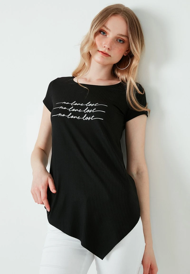 LELA Camiseta Estampada - Black , Mujer 1 LELA Camiseta Estampada - Black , Mujer