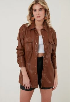 LELA Chaqueta De Cuero Sintético - Camel , Mujer 11 LELA Chaqueta De Cuero Sintético - Camel , Mujer -LELA Tienda 2f01c1d1ba98422db9c651aa66bbeefa