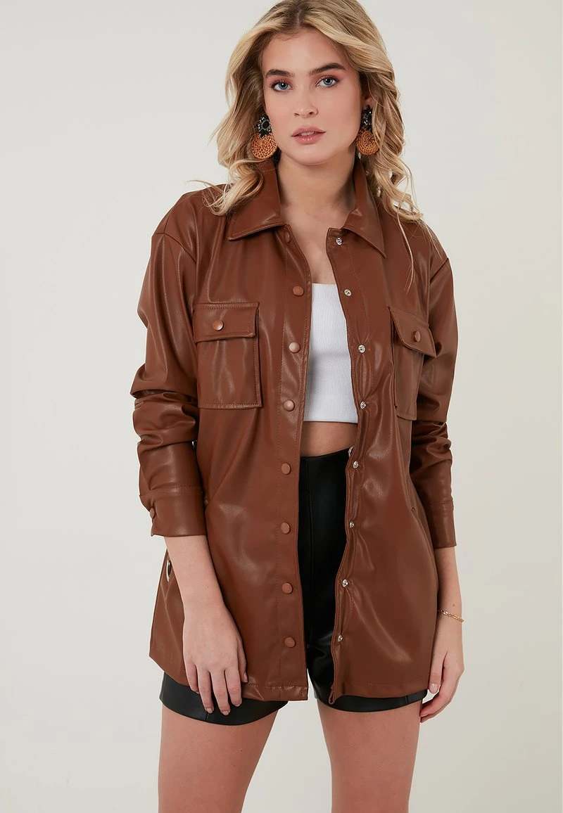 LELA Chaqueta De Cuero Sintético - Camel , Mujer 6 LELA Chaqueta De Cuero Sintético - Camel , Mujer - Imagen 6