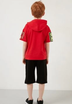 LELA REGULAR FIT T-SHIRT AND SHORTS - Shorts - Red , Niños -LELA Tienda 3c83a8f02f5448e0ba4d511bbf2ed925