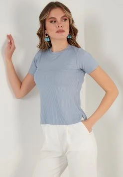 LELA Camiseta Estampada - Baby Blue , Mujer -LELA Tienda 3d4d95f590bd4d5394fcc07ed47f3313