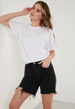 LELA Camiseta Básica - White, Mujer 11 LELA Camiseta Básica - White, Mujer -LELA Tienda 3e78220c58d140159214f6e20a25f56d