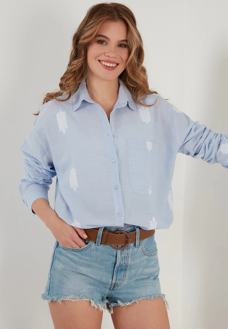 LELA REGULAR FIT - Camisa - Blue , Mujer 2 LELA REGULAR FIT - Camisa - Blue , Mujer - Imagen 2