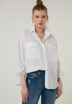 LELA REGULAR FIT - Camisa - White , Mujer 11 LELA REGULAR FIT - Camisa - White , Mujer -LELA Tienda 432b00e4f7534656941f18ed1bff2867