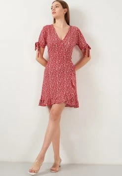LELA FLORAL RUFFLE DETAIL - Vestido Informal - Red , Mujer -LELA Tienda 435694dbc6874bada2ebe471c3e3ca8d
