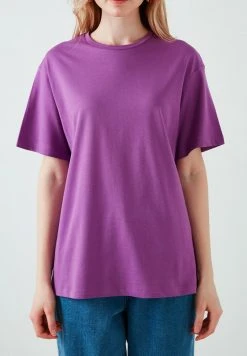 LELA Camiseta Estampada - Purple, Mujer -LELA Tienda 442094aebcc5432cac2b7813c785ed62