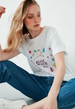 LELA Camiseta Estampada - White , Mujer -LELA Tienda 47767f588d4f484b979275006447ff85