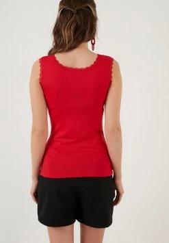 LELA SQUARE NECK LACE DETAILED ATHLETE - Top - Red , Mujer 7 LELA SQUARE NECK LACE DETAILED ATHLETE - Top - Red , Mujer -LELA Tienda 48f446757057447b987d13f9843dbd2d