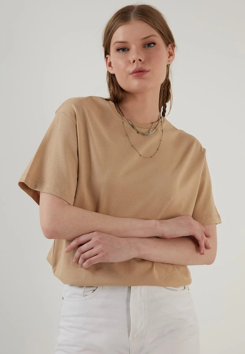 LELA Camiseta Estampada - Camel , Mujer 3 LELA Camiseta Estampada - Camel , Mujer - Imagen 3