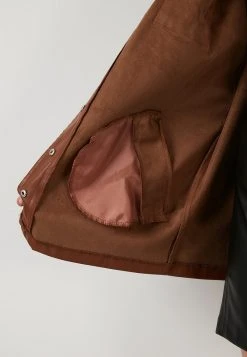 LELA Chaqueta De Cuero Sintético - Camel , Mujer 9 LELA Chaqueta De Cuero Sintético - Camel , Mujer -LELA Tienda 4af8eaa02b5846c1932f572e502ecd22