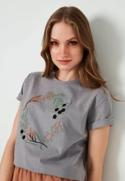 LELA Camiseta Estampada - Grey, Mujer -LELA Tienda 4e75e9d7c51b4d26b9d590364f568794