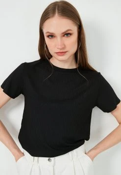 LELA Camiseta Estampada - Black , Mujer 6 LELA Camiseta Estampada - Black , Mujer -LELA Tienda 53b6452d1872425293911d3dcc863c5e