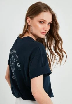 LELA Camiseta Estampada - Navy Blue, Mujer 6 LELA Camiseta Estampada - Navy Blue, Mujer -LELA Tienda 59043920bc9c429bb80914bf19d2d4e9