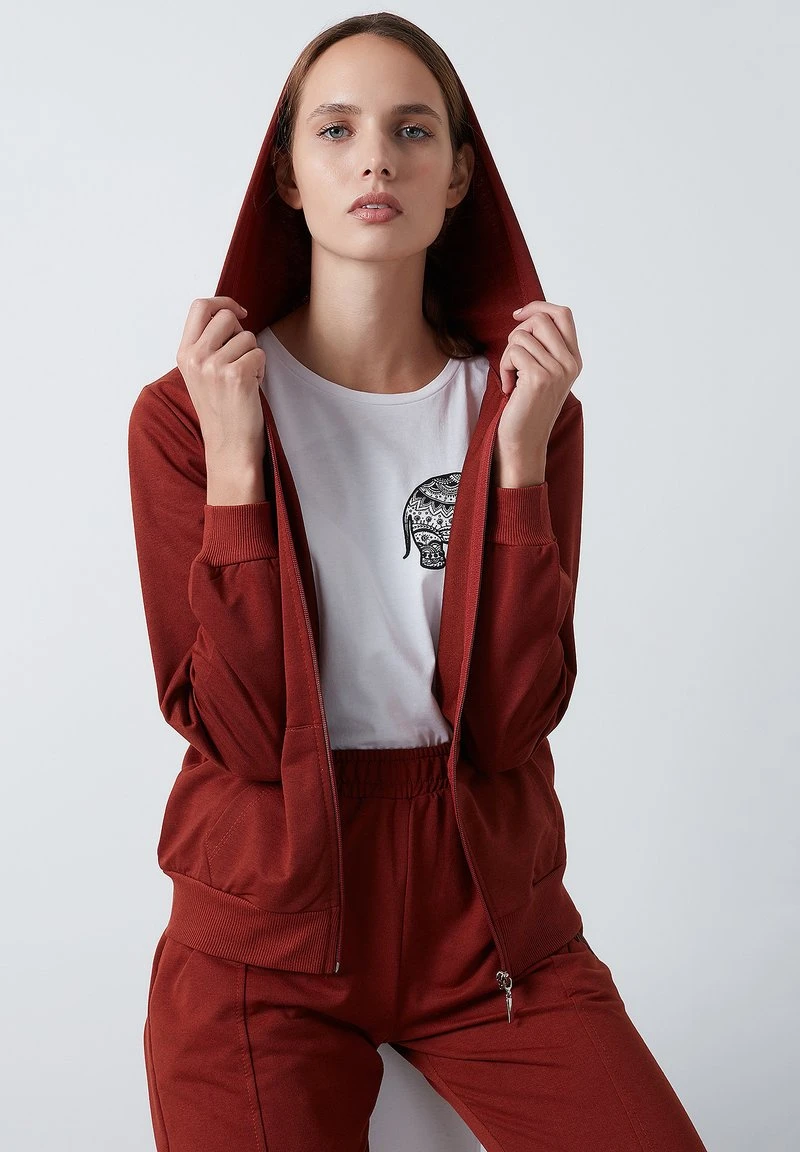LELA Sudadera - Brick Red, Mujer 1 LELA Sudadera - Brick Red, Mujer
