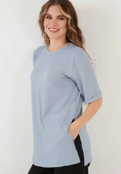 LELA OVERSIZE CREW NECK SLIT DETAILED - Blusa - Baby Blue, Mujer -LELA Tienda 613a4bdcbfa446dd9de2e4b4f72a0da5
