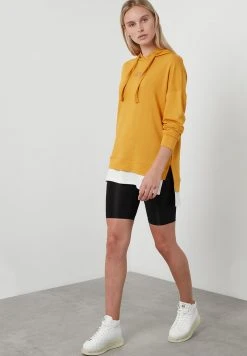 LELA Jersey Con Capucha - Mustard Color , Mujer -LELA Tienda 65a0a2f1dbfb40c593ccab8a1a6cb59b