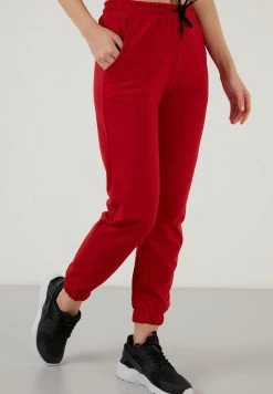 LELA Pantalones Deportivos - Red , Mujer -LELA Tienda 6896e69fe70040048443b16ad7f70ad2