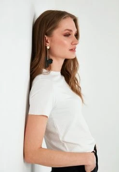 LELA Camiseta Estampada - Ecru , Mujer 6 LELA Camiseta Estampada - Ecru , Mujer -LELA Tienda 6cbae5c8d4994f03a8e3f0cff3f55a12