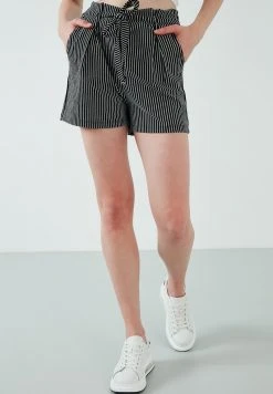 LELA Shorts - Black , Mujer