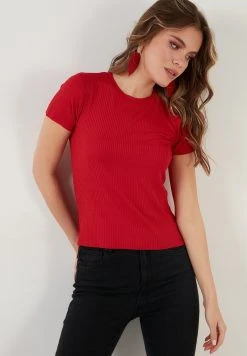 LELA Camiseta Estampada - Red , Mujer 9 LELA Camiseta Estampada - Red , Mujer -LELA Tienda 77e96bca1ccf4025a59b90776796fdd1