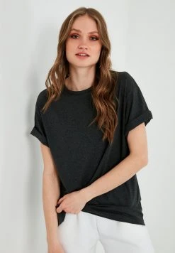 LELA Camiseta Estampada - Anthracite , Mujer -LELA Tienda 78c8c08b0ea143bf9059b0dc86257f18