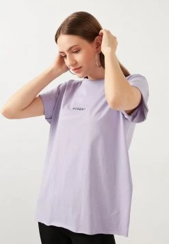 LELA Camiseta Estampada - Lilac , Mujer -LELA Tienda 7b56cb6b5aaa4cc3a2468590c9cf369e