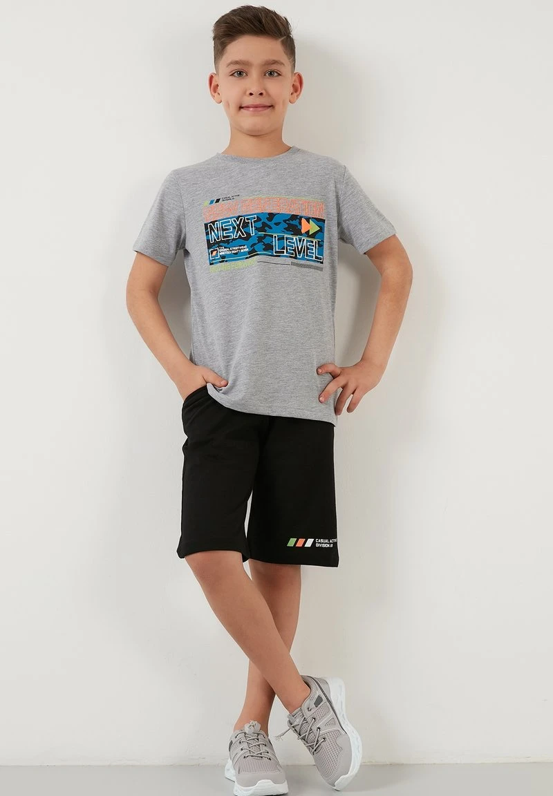 LELA REGULAR FIT SET - Shorts - Grey Melange, Niños 1 LELA REGULAR FIT SET - Shorts - Grey Melange, Niños