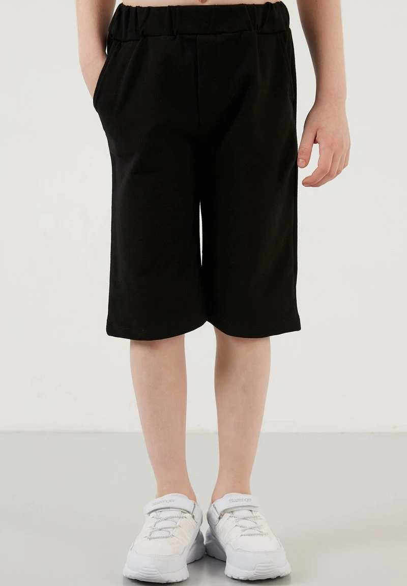 LELA REGULAR FIT T-SHIRT AND SHORTS - Shorts - Green, Niños 5 LELA REGULAR FIT T-SHIRT AND SHORTS - Shorts - Green, Niños - Imagen 5