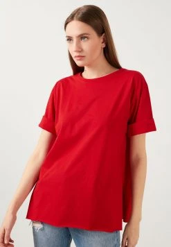 LELA Camiseta Básica - Red, Mujer -LELA Tienda 823552b6c0c2450eb6b46aab24b16b24