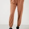 LELA Pantalones Deportivos - Biscuit Color , Mujer