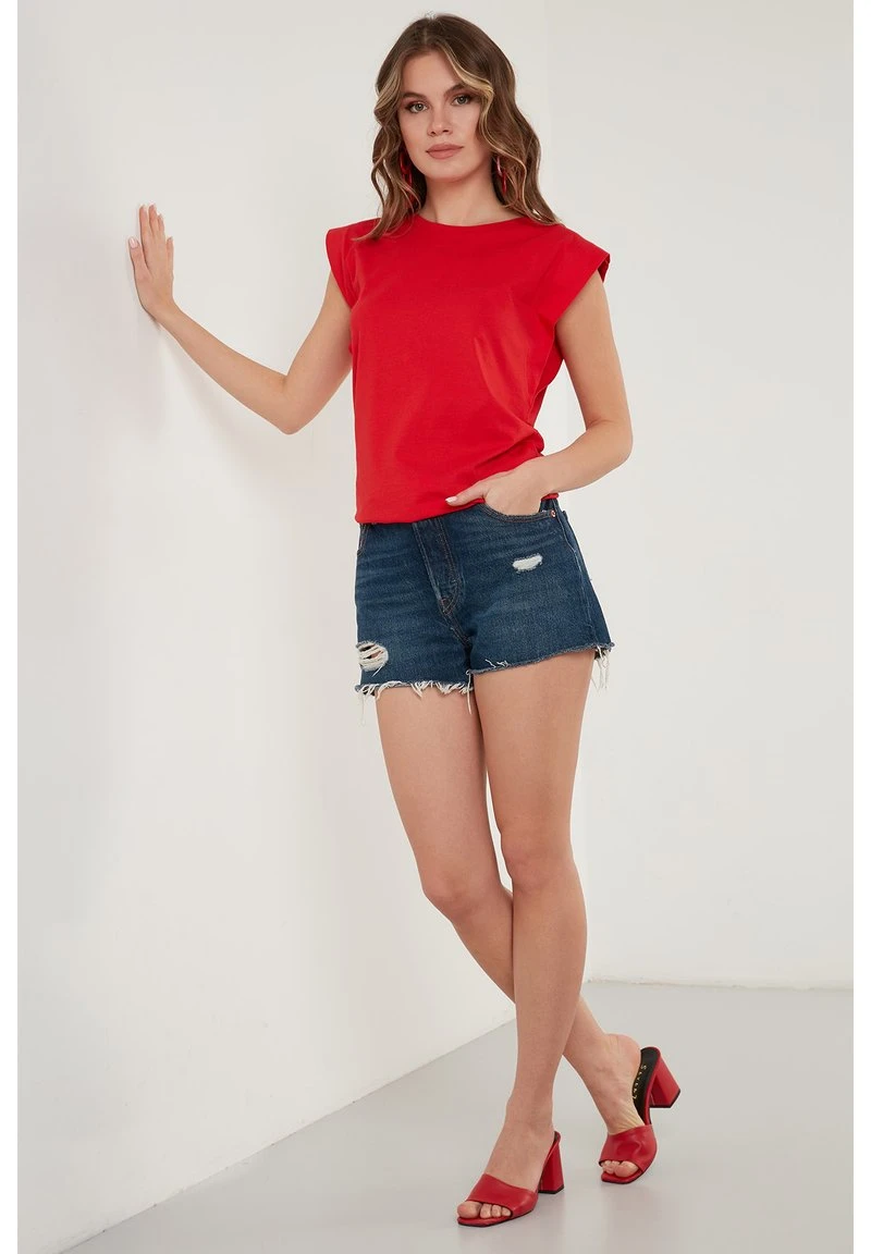 LELA Camiseta Básica - Red , Mujer 2 LELA Camiseta Básica - Red , Mujer - Imagen 2