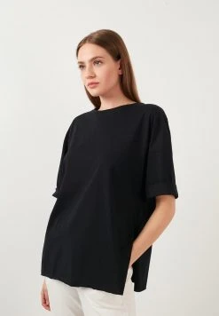 LELA Camiseta Básica - Black , Mujer -LELA Tienda 8a14d108adc84d51891a20e9e34e40f2