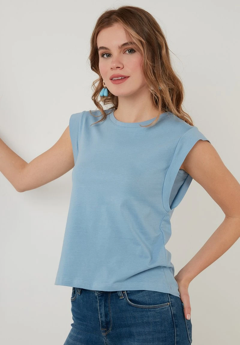 LELA CREW NECK - Camiseta Básica - Baby Blue , Mujer 2 LELA CREW NECK - Camiseta Básica - Baby Blue , Mujer - Imagen 2