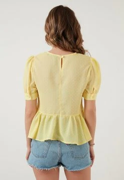 LELA CREW NECK SHORT SLEEVE - Blusa - Yellow , Mujer -LELA Tienda 92b9c5631674482a94aa8c95eed7715e