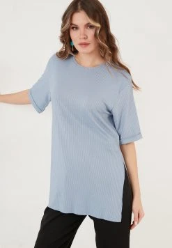 LELA OVERSIZE CREW NECK SLIT DETAILED - Blusa - Baby Blue, Mujer -LELA Tienda 93c504b10bdb40f5877dcf7a50fa2e85